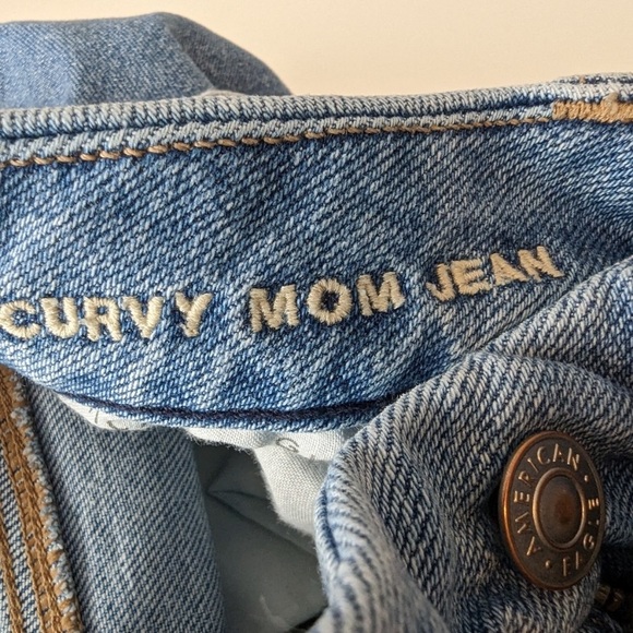 American Eagle Stretch Curvy Mom Jeans Light Wash 14 Short - Picture 3 of 7